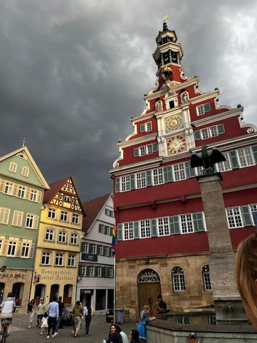 Nah Zur S-Bahn Und Altstadt Esslingen am Neckar Exterior foto